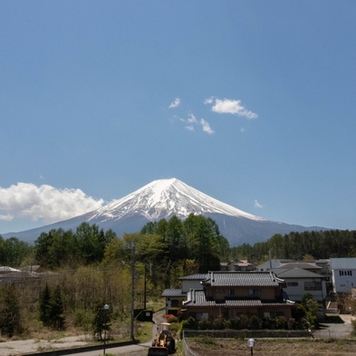 ぶらっと富士五湖へ・・・　富士山側の見える広いお部屋を一人占め♪
